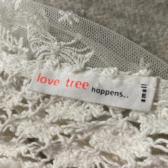 Love Tree Happens White Lace and Crochet Crop Top Size Small EUC - Picture 5 of 6